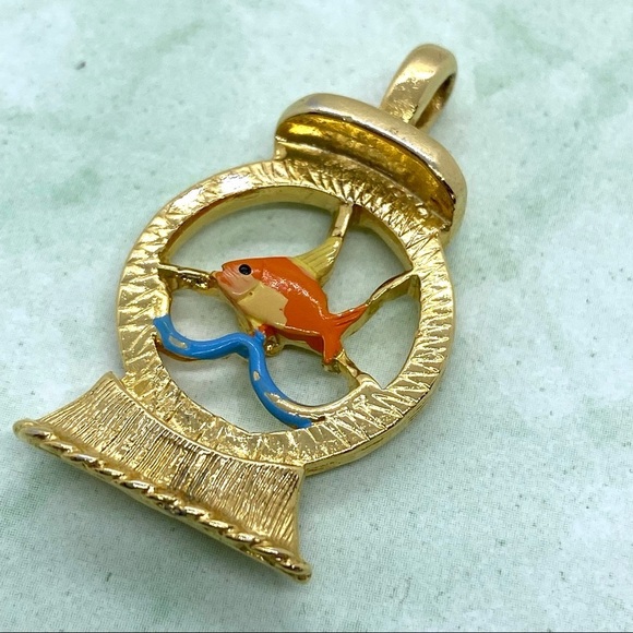 GOLD CROWN INC Fish Pendant - Picture 1 of 6